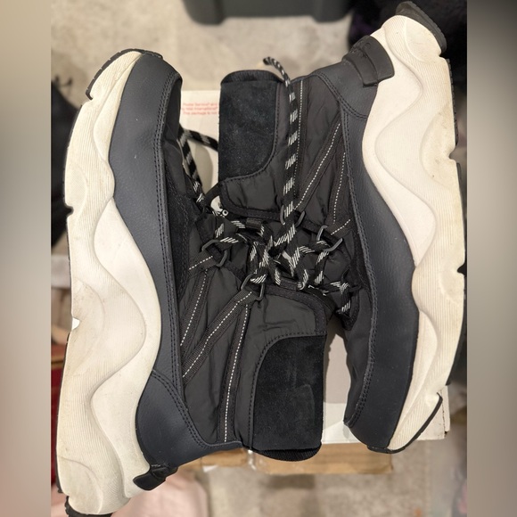 Sorel Women's black boots - Picture 13 of 16